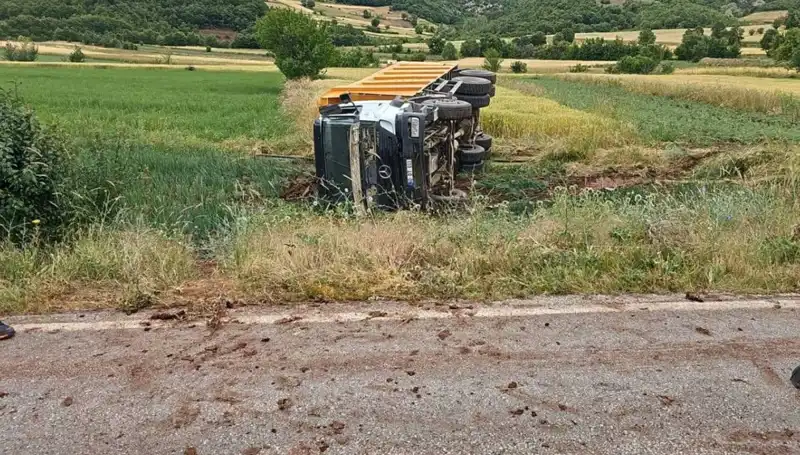 Tokat’ta Gözyaşartan Kaza: Devrilen Kamyonun Şoförü Hayatını Kaybetti