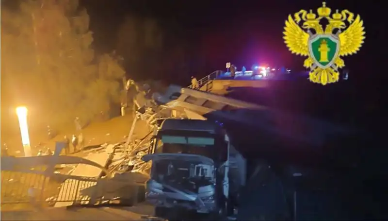 Rusya'da Tren Köprüsünün Çökmesi: Ölüm ve Yaralılarla Dolu Bir Facia