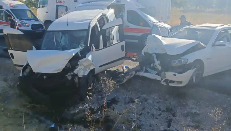 Nevşehir'de Feci Trafik Kazası: 14 Kişi Yaralandı, Olayın Perde Arkası