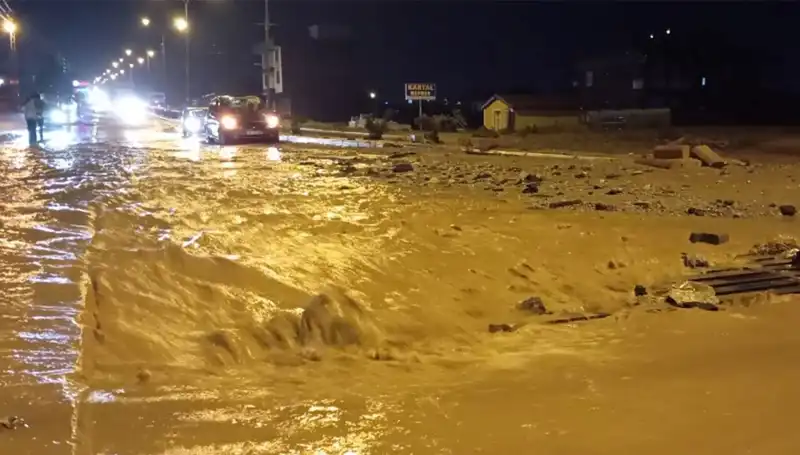 Konya ve Ankara'da Sel Felaketi: Su Baskınları Hayatı Olumsuz Etkiledi