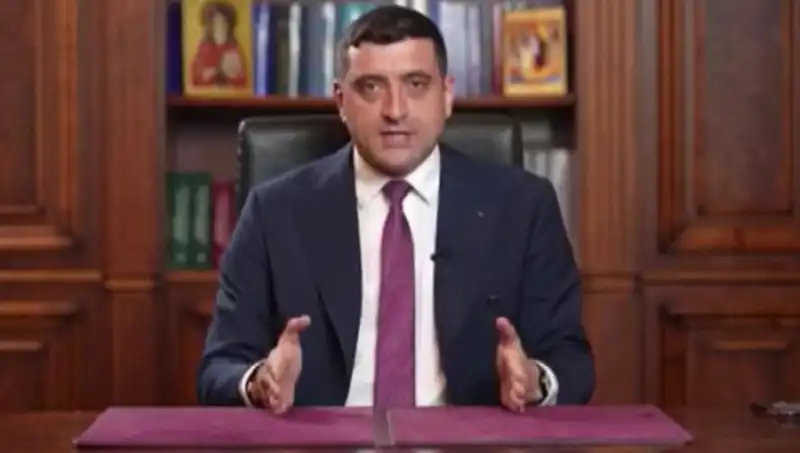 Romanya’da Aşırı Sağcı Aday Seçimlerde Liderliği Ele Geçirdi: İlk Tur Sonuçları Şaşırttı