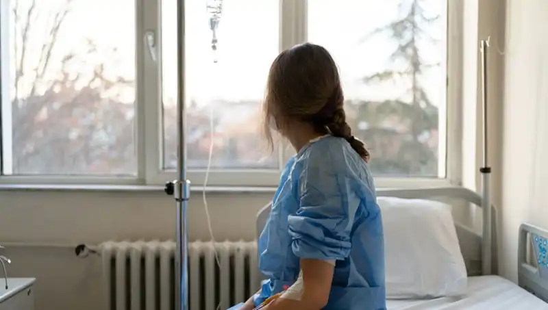 27 Yaşındaki Kadının Memo Kanseri Hikayesi: Doktorlar "Ciddi Değil" Dedi, Gerçek Farklıydı