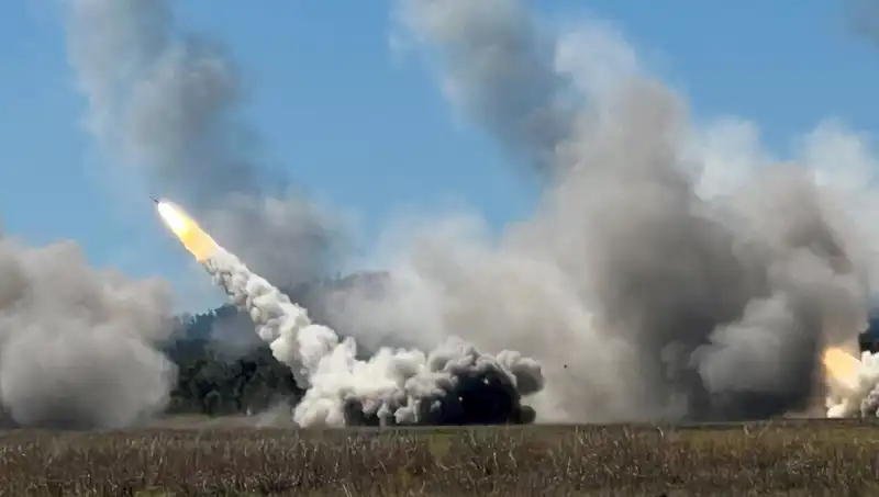 Avustralya'nın En Büyük Askeri Tatbikatında Tarihi Bir İlk: HIMARS Atışı