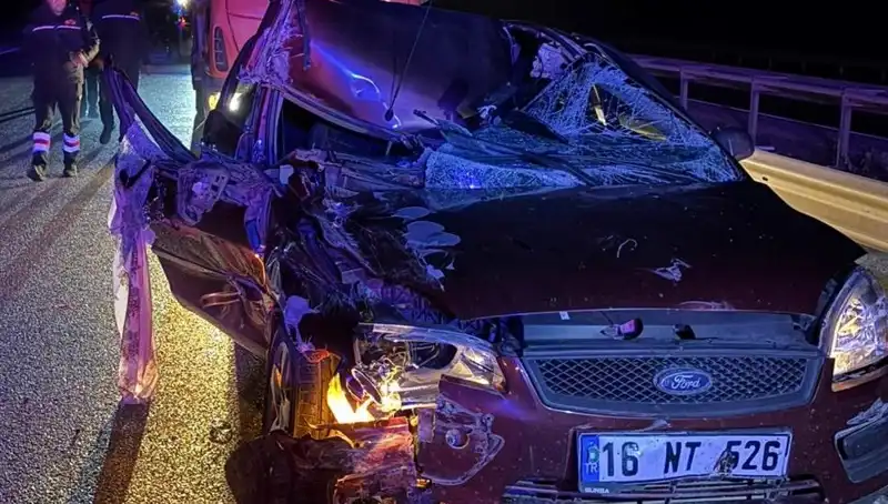 Afyonkarahisar'da Otomobil ve TIR Çarpıştı: 4 Yaralının Durumu Ciddi