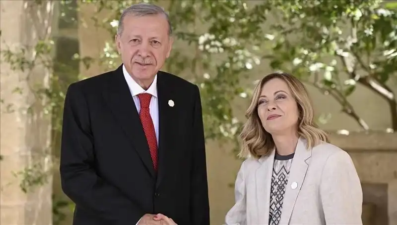 İstanbul'da Akdeniz Zirvesi: Liderler El Ele, Geleceği Şekillendiriyor