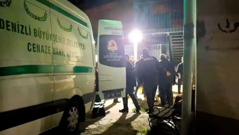 Besici Yem Karma Makinesine Düşerek Hayatını Kaybetti!