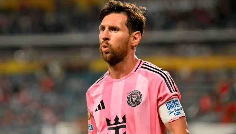 Messi’nin İlk Maçındaki Heyecan: Direkten Dönen Son Dakika Şutu