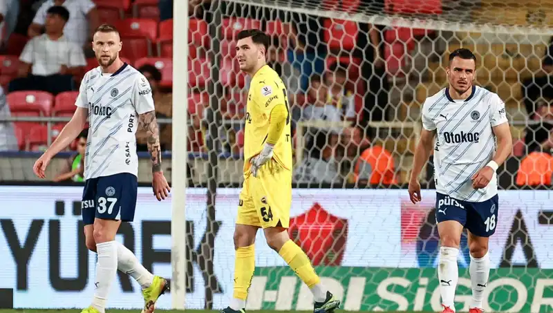 Fenerbahçe'nin Düşüşü: Hangi Etkenler Takımı Darmadağın Etti?
