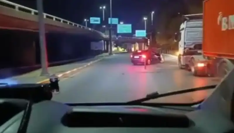 İstanbul'da Kaçakçılık Operasyonu: Dev Miktarda Ürün Ele Geçirildi!