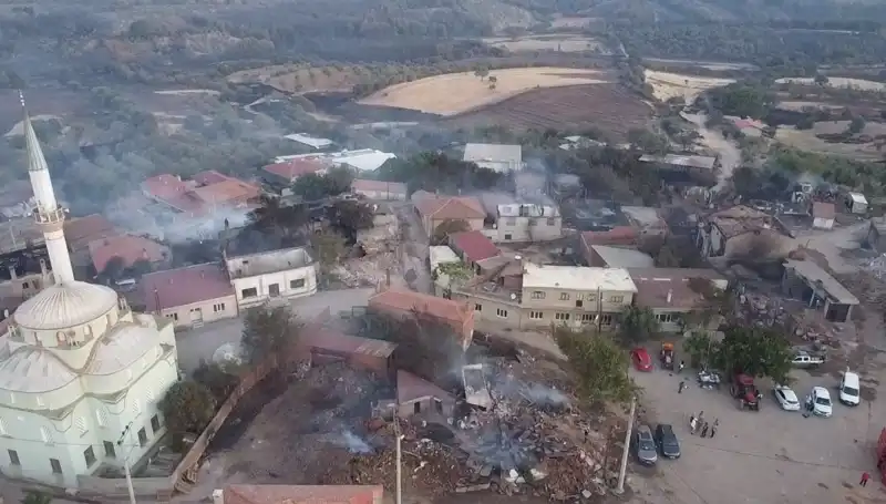 Çanakkale'deki Orman Yangını: Havadan Görüntüler Eşliğinde Korkutan Manzara