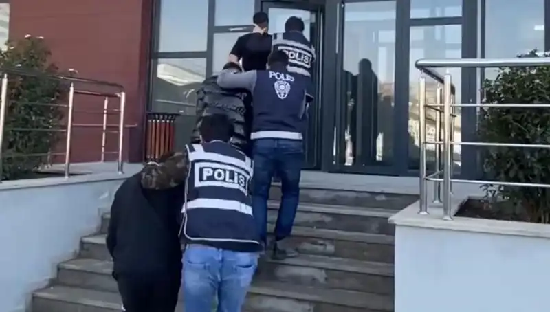Korsan Taksi Çetesi, Yolcuları Gasp Etti! İşte Şok Edici Detaylar