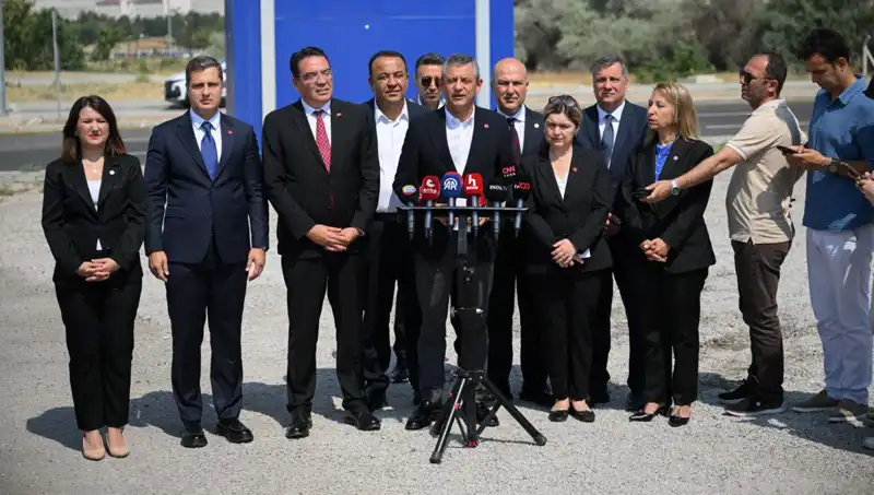 Özgür Özel TUSAŞ'ı Ziyaret Etti: Yerli Savunma Sanayisinde Yeni Dönem