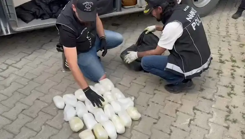 Yolcunun Bagajında Şok Eden Uyuşturucu Ele Geçirildi!