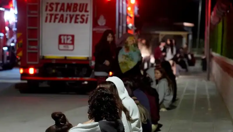 2500 Kız Öğrenciyi Tehdit Eden Yangın, Panik Anlarına Neden Oldu