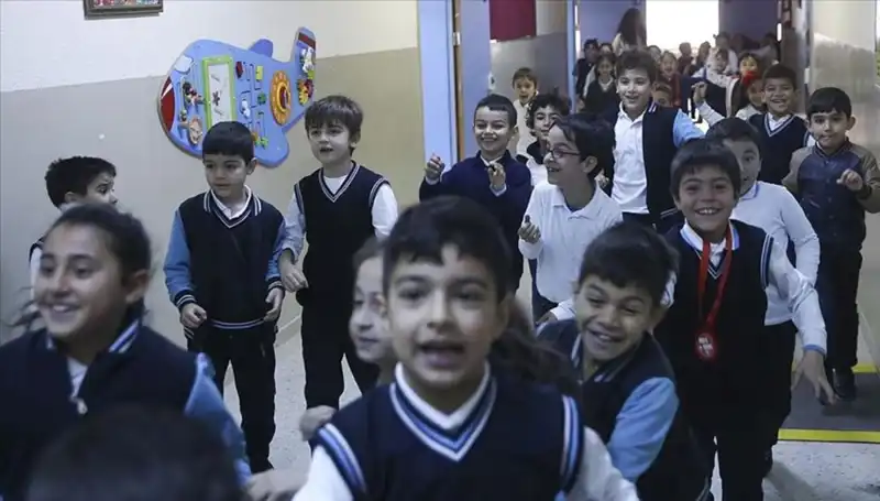 2025 Okul Takvimi: Okullar Ne Zaman Açılıyor, Hangi Tarihlerde Ara Tatil?