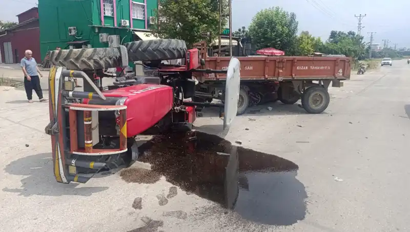 Otomobil-Traktör Çarpışması: Yerleşim Yerinde Dehşet Anları ve İki Yaralı
