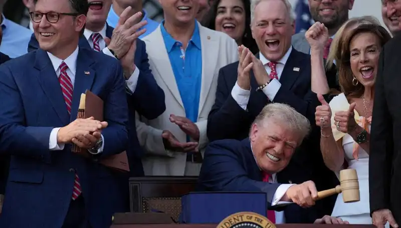 Trump, Büyük ve Güzel Yasa Tasarısını İmzaladı: Neler Değişecek?