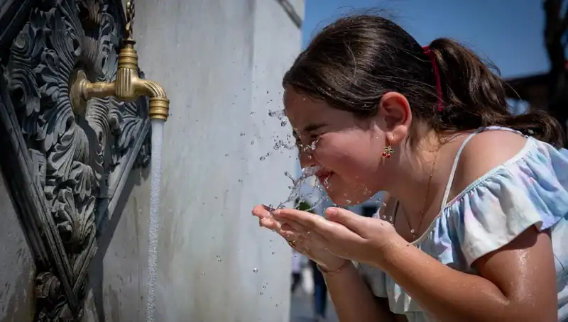 Türkiye'de Sıcak Hava Dalgası: 16 Şehirde Sıcaklık Rekor Kırdı