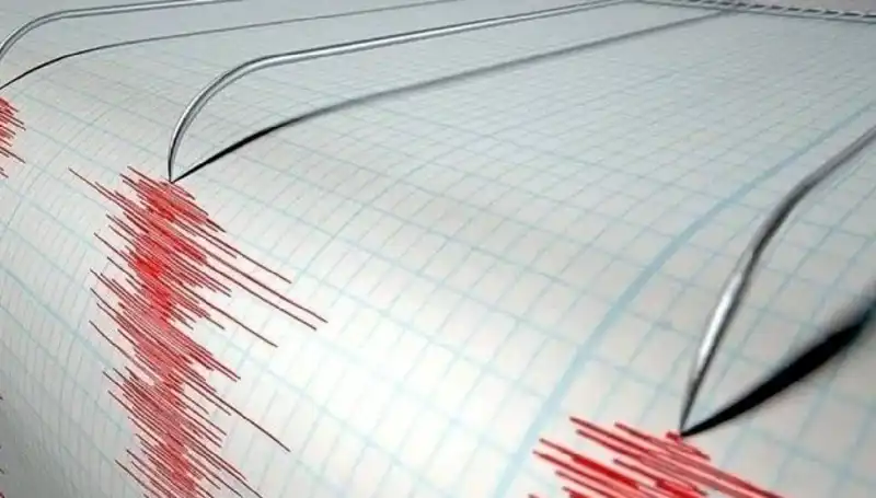 Sındırgı'da Ardışık Depremler, Yerel Halkta Panik Yarattı