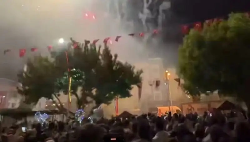 Havai Fişek Gösterisi Sonrasında Hastanelik Olanların Sayısı Artıyor!