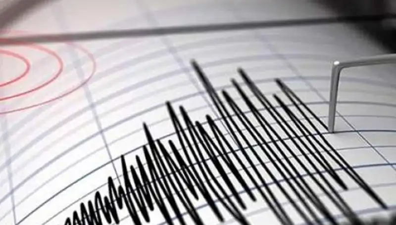 Sındırgı'da Şok Deprem! 4,3 Büyüklüğünde Sarsıntı Halkı Korkuttu