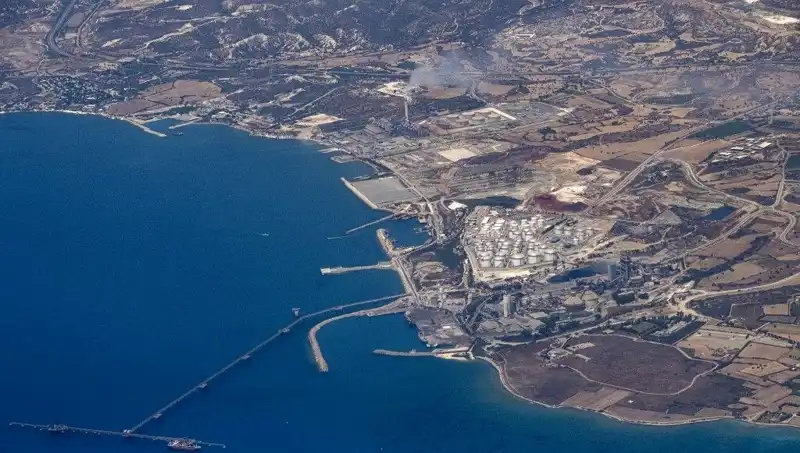 ABD Gemi Yardımları: İsrail'e Giden Silahların Yolculuğu Başlıyor