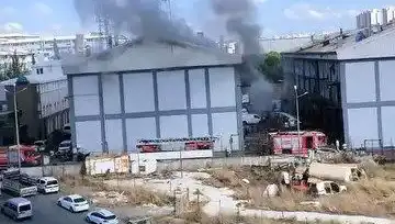 Başakşehir Sanayi Sitesinde Korkutucu Yangın: Panik ve Kaos Ortaya Çıktı