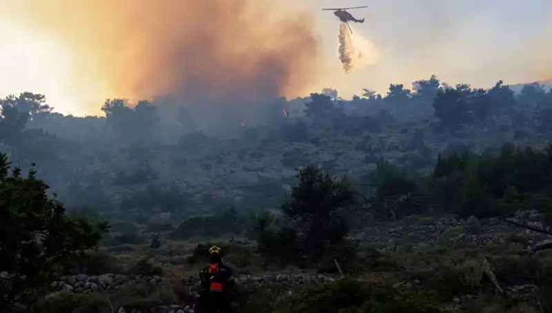 Eğriboz Adası’nda Yangın: İki Köyde Acil Tahliye Kararı Alındı