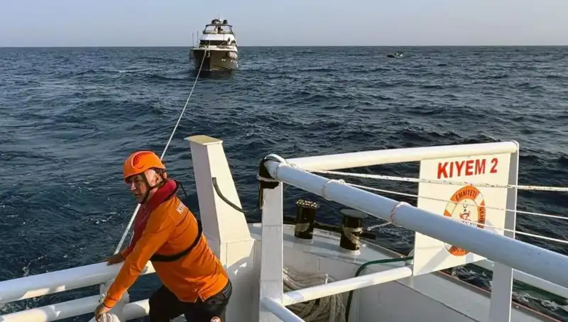 Marmaris Açıklarında Sürüklenen Teknenin Kurtarılması: Denizdeki Dram