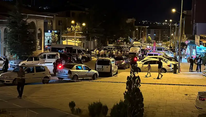 İki Ailenin Kavgasında Korkunç Yaralanmalar: 3 Yaralı Hastaneye Kaldırıldı