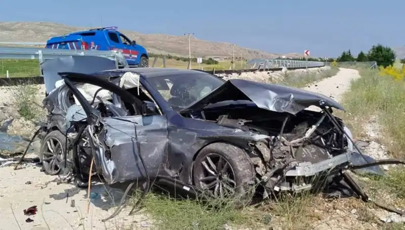 Sivas’ta İki Ayrı Trafik Kazası: 9 Kişi Yaralandı, Olayın Sebepleri Neler?