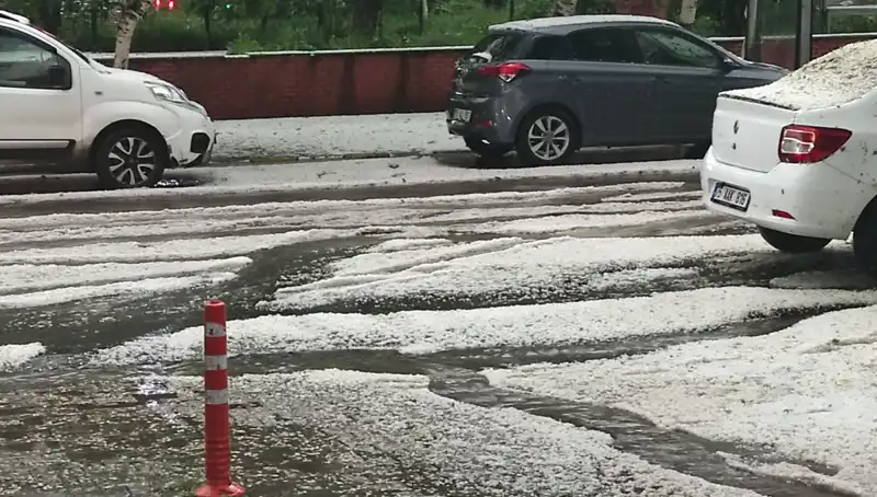 Ardahan’da Dolu Felaketi: Şehir Aniden Beyaza Büründü