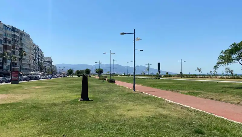 İzmir’de Yaz Sıcaklıkları Tarih Yazıyor: Kordon Hayalet Şehre Döndü!