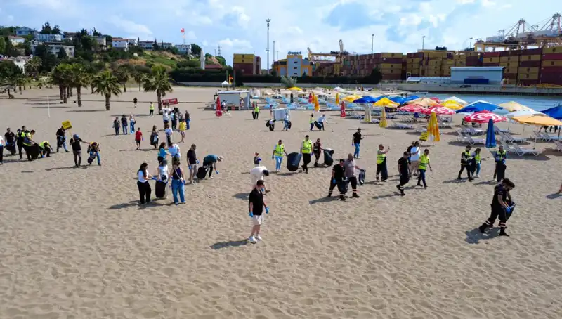 Plajlarda Yaz Temizliği: Çevreye Duyarlı Gönüllüler Bir Araya Geldi