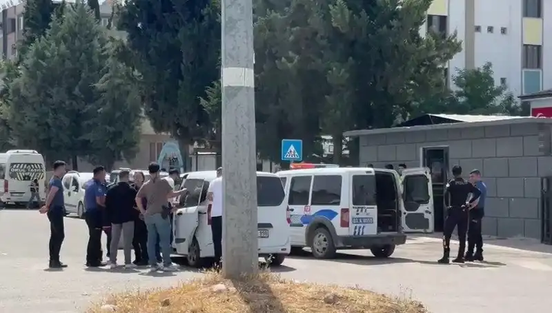 Adliye Önünde İki Aile Arasında Yaşanan Kavga: 5 Yaralı ve 7 Gözaltı