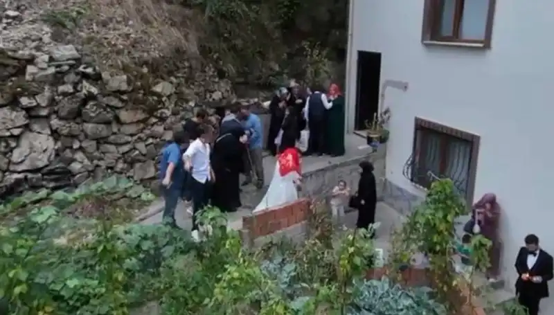 Kanlı Düğünde Şok Görüntüler: Kurşunlar Sıktı, Fakat Kaçış Anı Herkesi Şaşırttı