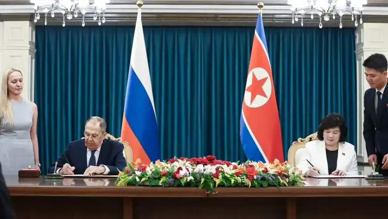 Lavrov ve Kuzey Koreli Mevkidaşının Kritik Görüşmesi: Dünya Ne Bekliyor?