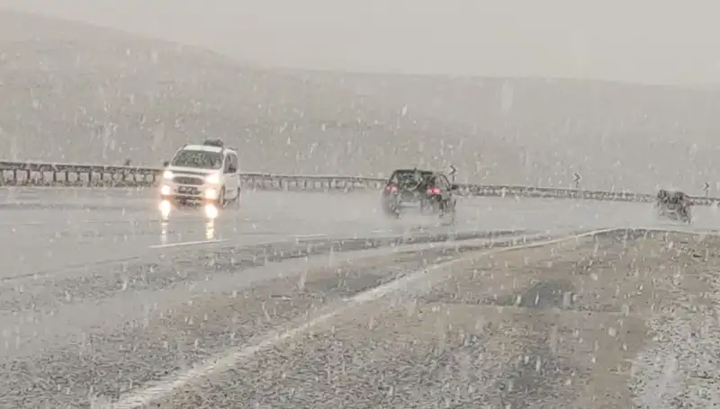 Nisan Ayında Kar Yağışı: Bahar Beklerken Kış Sürprizi