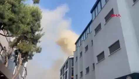 İstanbul'da Yangın Alarmı: 4 Katlı İş Merkezinde Panik Anları Yaşandı