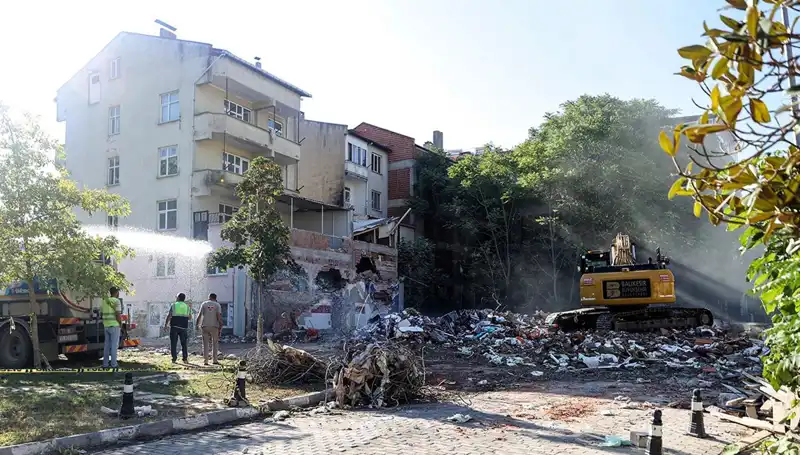 Sındırgı'da Sarsıntılar Devam Ediyor: Son Artçı Şoklar Neler Getiriyor?