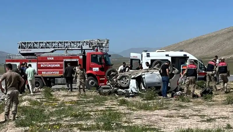 Van'da Feci Kazada 4 Kişi Hayatını Kaybetti, 2 Kişi Yaralı