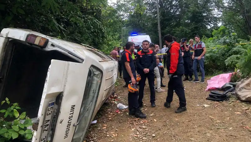 Rize'de Yamaçta Meydana Gelen Minibüs Kazasında İki Can Aldı
