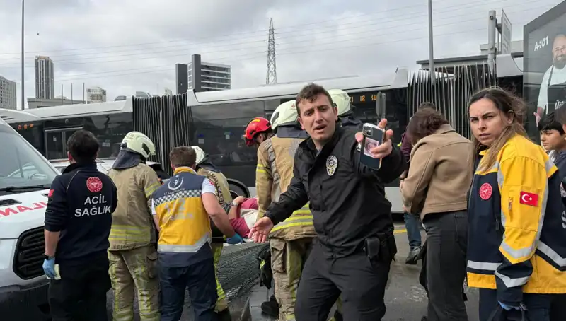 Metrobüste Feci Kaza: Seferler Durdu, Can Kaybı ve Yaralılar Var!