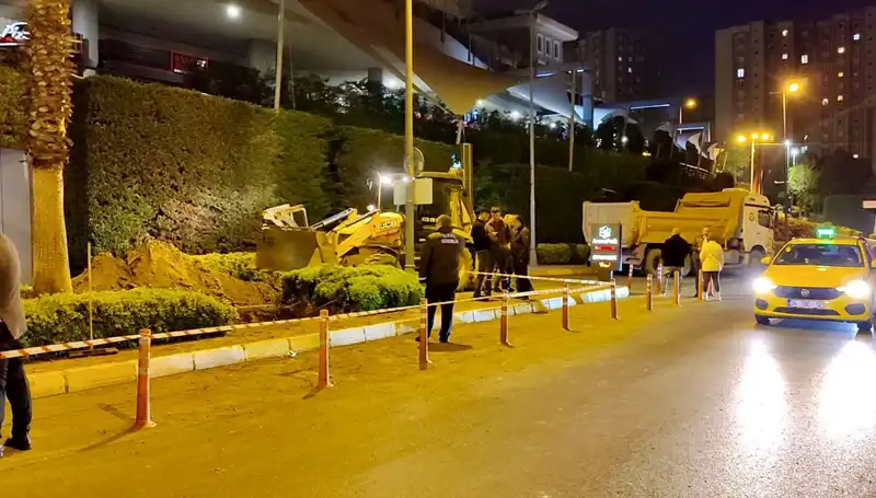 AVM Girişinde Doğalgaz Paniği: Kalabalık Anında Kaos Ortaya Çıkardı