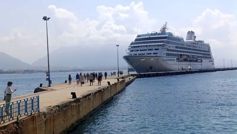 Alanya'da Yaz Rüzgarı: ABD'li Turistler Kruvaziyer ile Geldi!