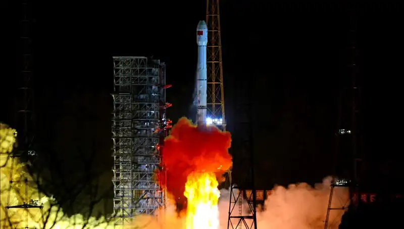 Çin'in Yenilikçi Adımı: Tienvın-2 Asteroid Keşif Aracı Uzaya Fırlatıldı