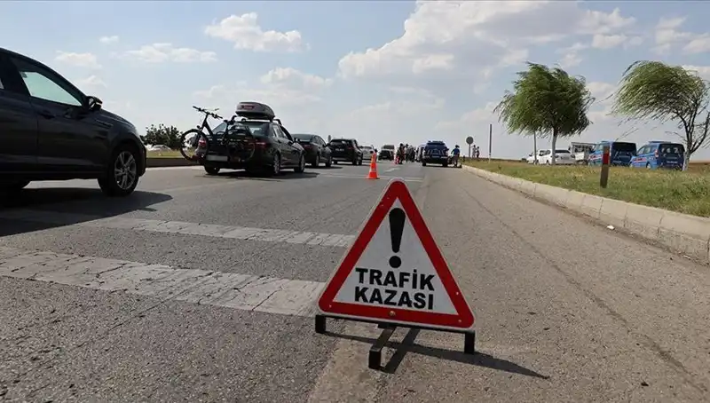 Adana'da Faciaya Neden Olan Kamyon Kazası: 1 Ölü, 1 Yaralı