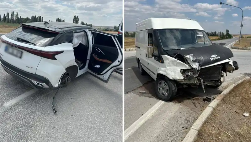 Çorum'da Feci Kaza: İki Araç Kafa Kafaya Çarpıştı, Yaralılar Var!
