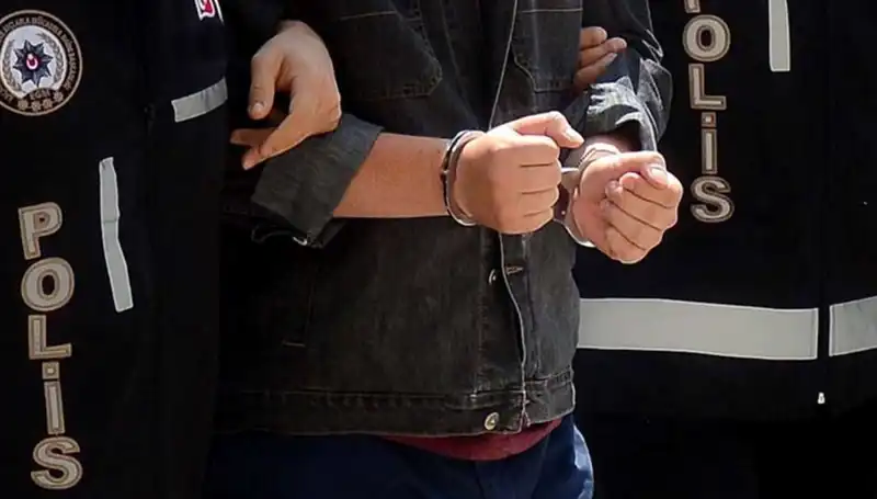 Kayseri’de Yasa Dışı Silah Ticareti: İki Zanlı Polisi Hızla Peşinden Koştu